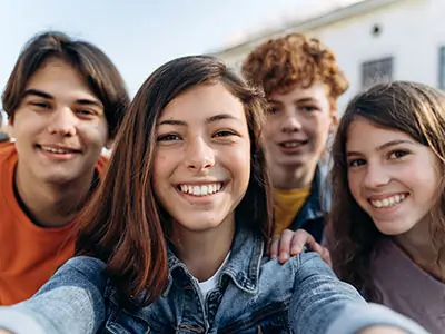 Participación de jóvenes de 16 a 18 años